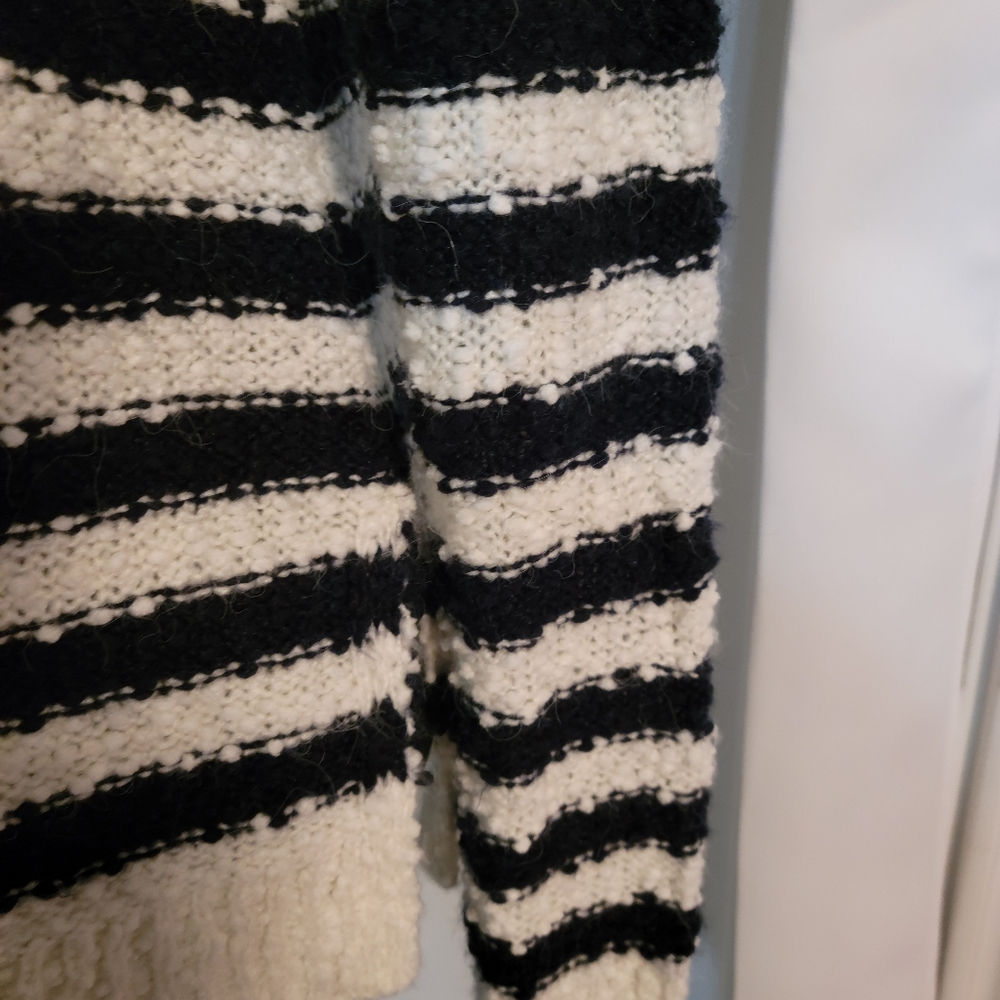 Sweater - Picture 4 of 5